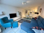 Smaakvol vernieuwd en instapklaar appartement op de 1ste verdieping van een perfect onderhouden residentie, gelegen op minder dan 100 meter van het strand.
Dit verrassend ruim appartement verwelkomt u in een lichtrijke woonkamer met een gezellige, uitnodigende zithoek. De volledig ingerichte open keuken sluit naadloos aan op de leefruimte en zorgt voor een aangename, moderne woonbeleving. Verder beschikt het appartement over een inkomhal met afzonderlijk toilet, een praktische berging met aansluiting voor wasmachine, een verzorgde badkamer met ligbad en een comfortabele slaapkamer met aansluitend zongericht terrasje. Extra troeven zijn private berging en de handige fietsenberging op het gelijkvloers. De elektrische installatie beschikt over een conforme keuring!
Dankzij de uitstekende ligging vlakbij zee en de verzorgde afwerking is dit appartement de ideale tweede verblijfplaats aan de kust, maar ook perfect geschikt als vastgoedinvestering met sterk verhuurpotentieel.
Onder deze tekst bij "documenten" vindt u een grondplannetje.
(26/027)