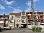 Individuele afgesloten garagebox nr. 34 in een garagecomplex gelegen op 5 min. wandelafstand van het centrum. Breedte: 2,95m , diepte: 5,42m. De garagebox is gelegen achter de residentie Steenhove dat u op de foto ziet. (25/034)