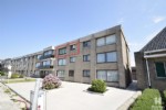 Deels vernieuwd appartement op de 2de verdieping van een kleine residentie zonder lift, vlakbij de winkelstraat. Dit aangenaam ruim appartement biedt u: een mooie woonkamer, volledig ingerichte keuken met aangrenzende berging, inkomhall, badkamer met ligbad en toilet, 2 ruime slaapkamers, individuele centrale verwarming op gas en overal dubbele beglazing in nieuwe pvc-ramen. Op het gelijkvloers is er een gemeenschappelijke berging met mogelijkheid om max. 2 fietsen te plaatsen. Dit appartement is onmiddellijk beschikbaar en biedt u woonzekerheid. De kosten gebouw bedragen € 15/maand (25/016)